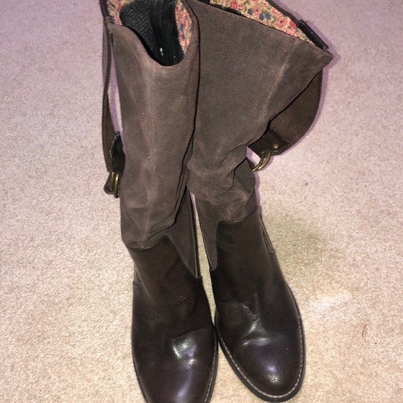 Brown boots - Picture 4 of 9